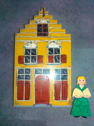 gevelhuisvrouwtje4.jpg