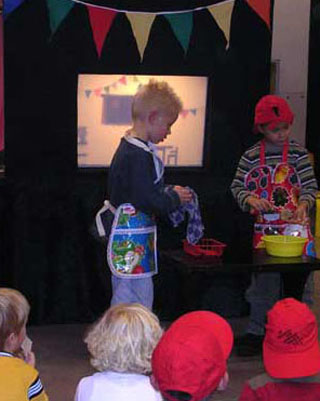 maneschijn3:poppentheater-peterselie.jpg maneschijn3:poppentheater-peterselie.jpg