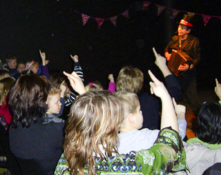 toveren1:poppentheater-peterselie.JPG