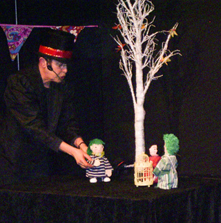 toveren2:poppentheater-peterselie.JPG